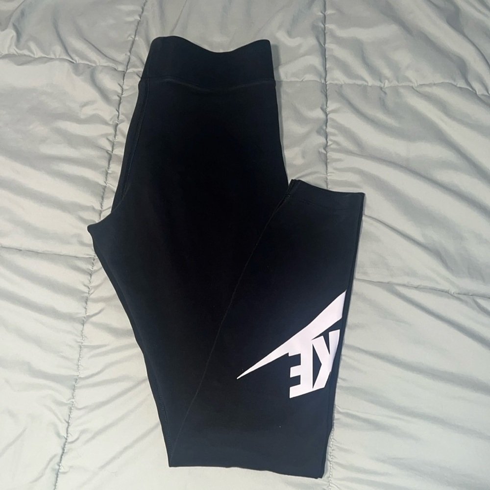 Women’s Nike logo Leggings size M. logo on the leg.